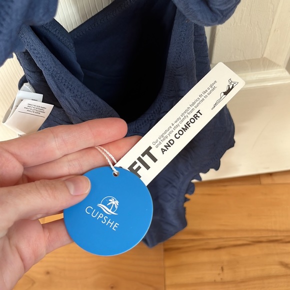 NWT Cupshe Scalloped Cutout One Piece Swimsuit - Picture 4 of 5